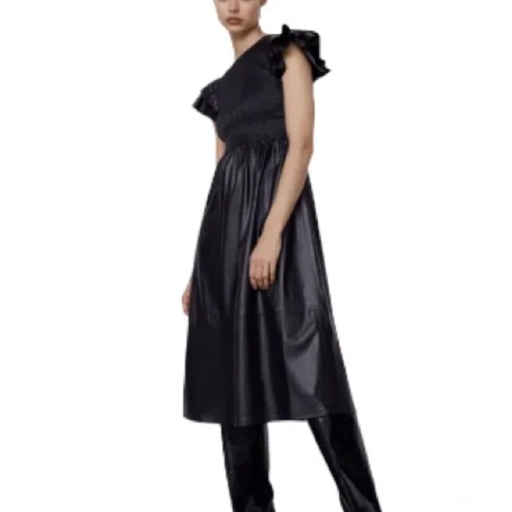 NWT ZARA BLACK FAUX LEATHER SMOCKED FLUTTER SLEEVE MIDI DRESS M